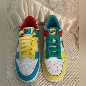 NIKE